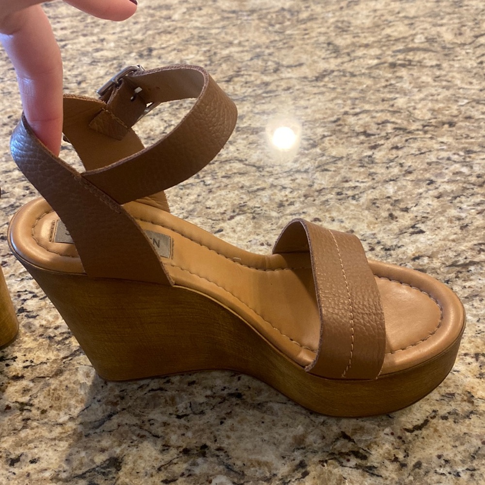 Steve Madden Wedges 7.5 wooden tan heel